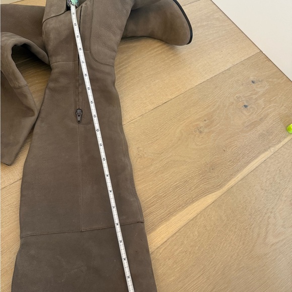 Kenneth Cole over the knee boots - Picture 4 of 6